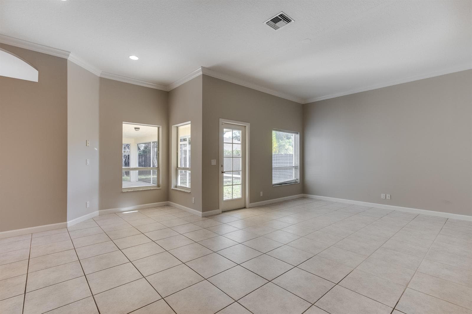 14185GreentreeDr-9