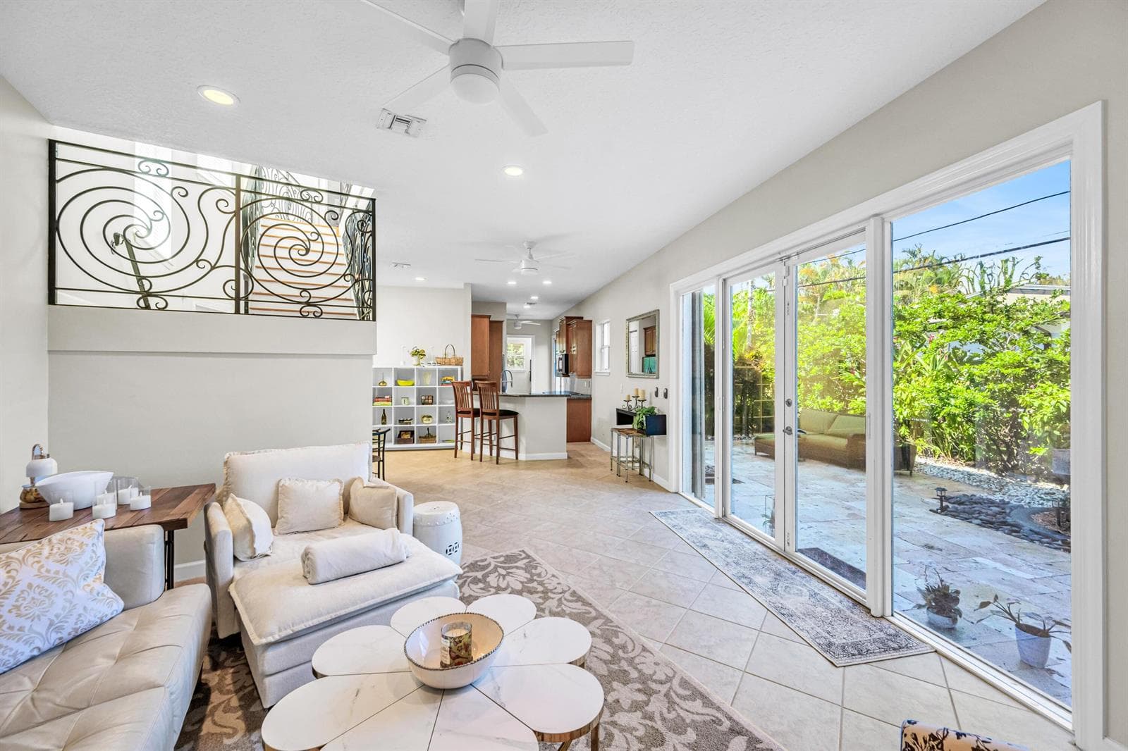 1627 E BROWARD BLVD-10
