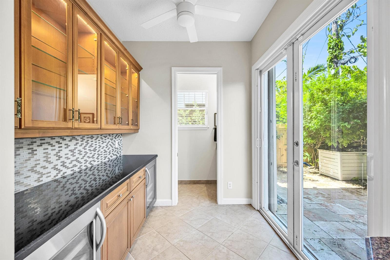 1627 E BROWARD BLVD-25