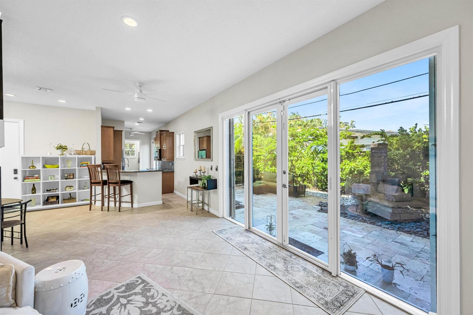1627 E BROWARD BLVD-11