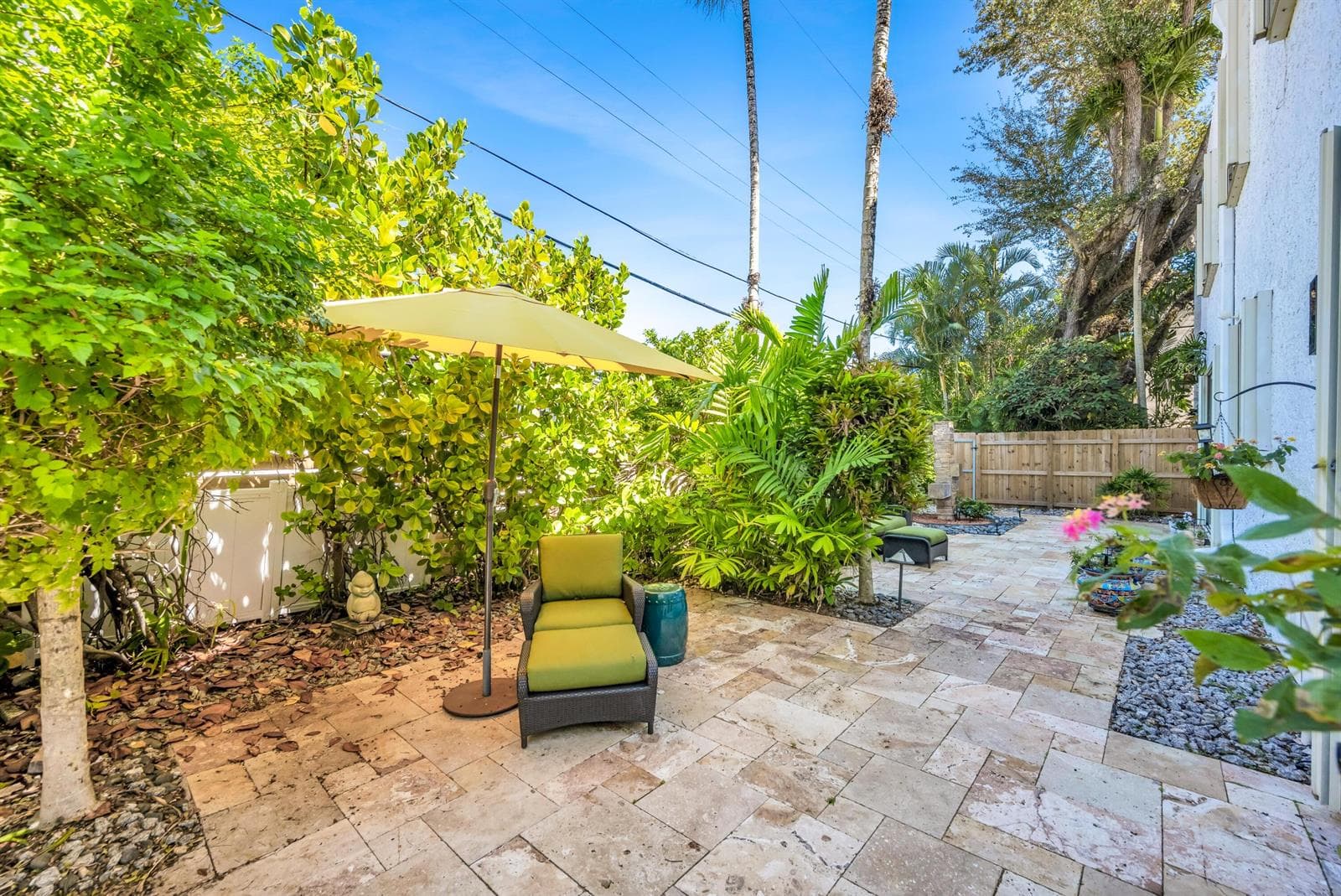 1627 E BROWARD BLVD-18