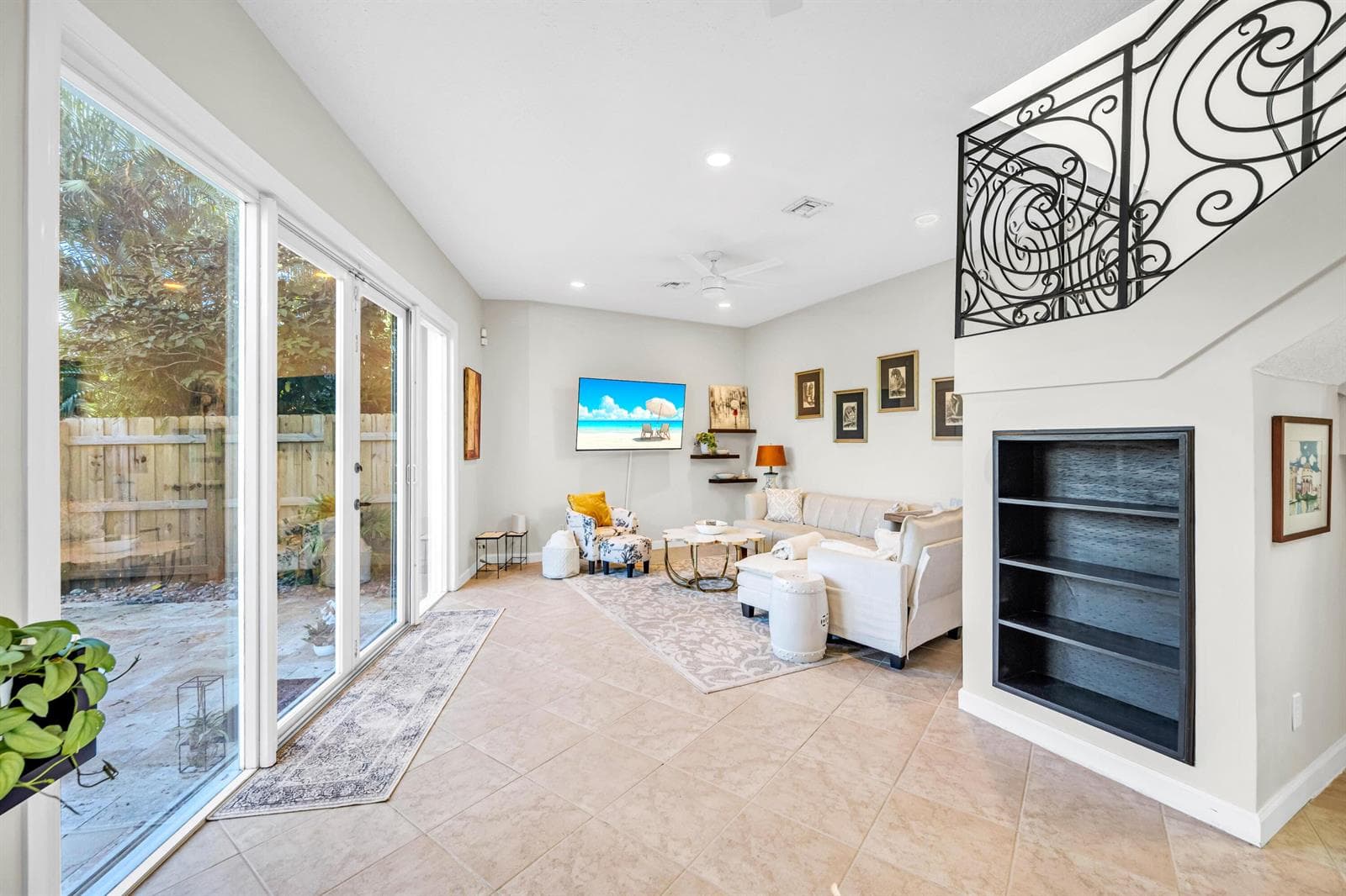 1627 E BROWARD BLVD-12