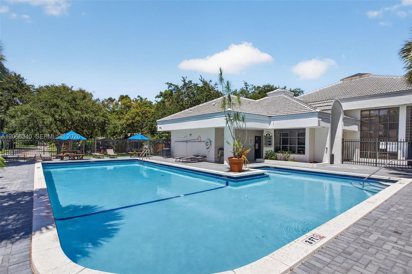 Marina Oaks pool 1