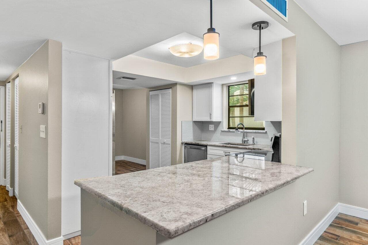 008-1555SouthFederalHighway-Unit203-Delr