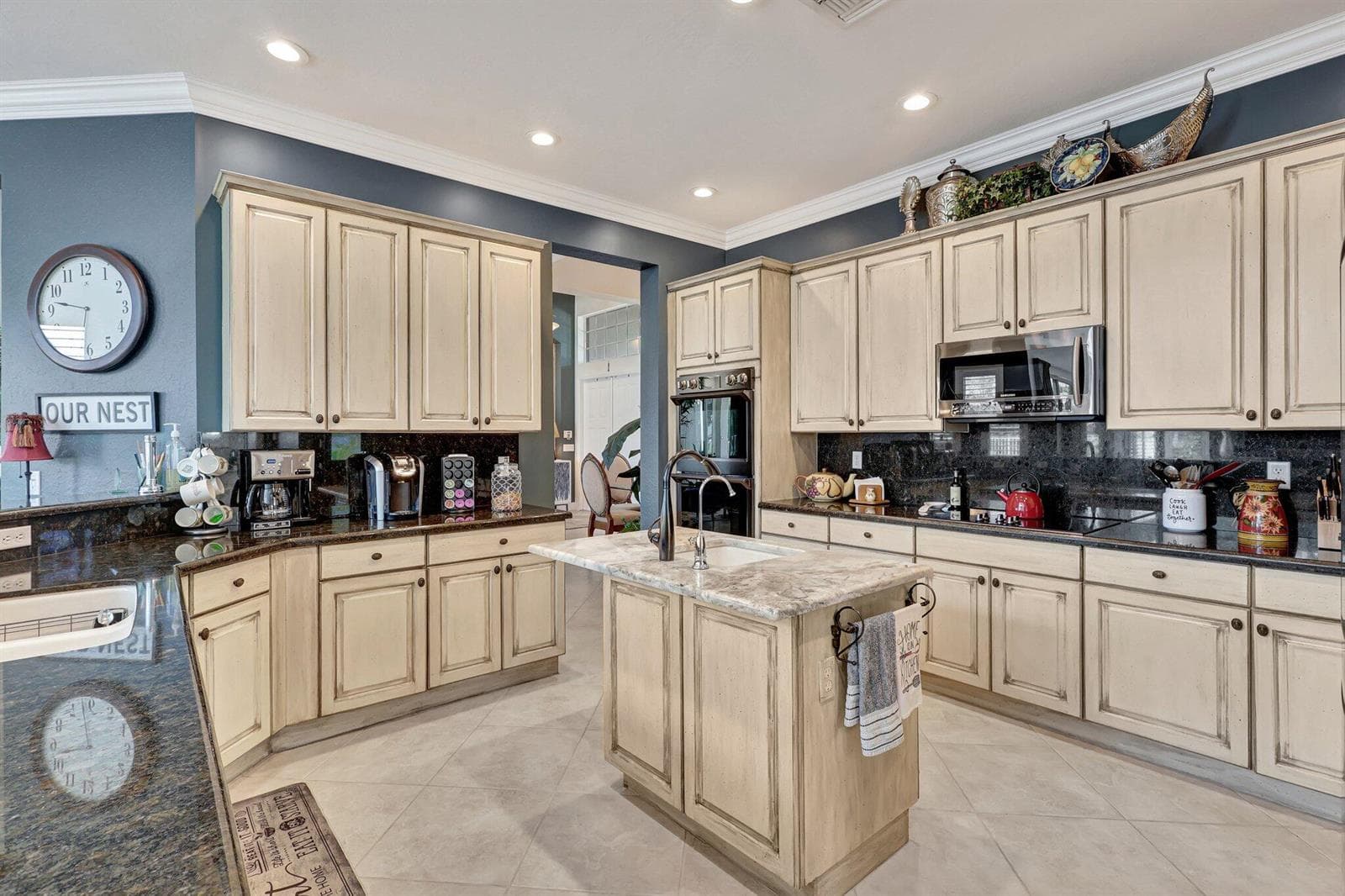 28-web-or-mls-4680Manderly_136