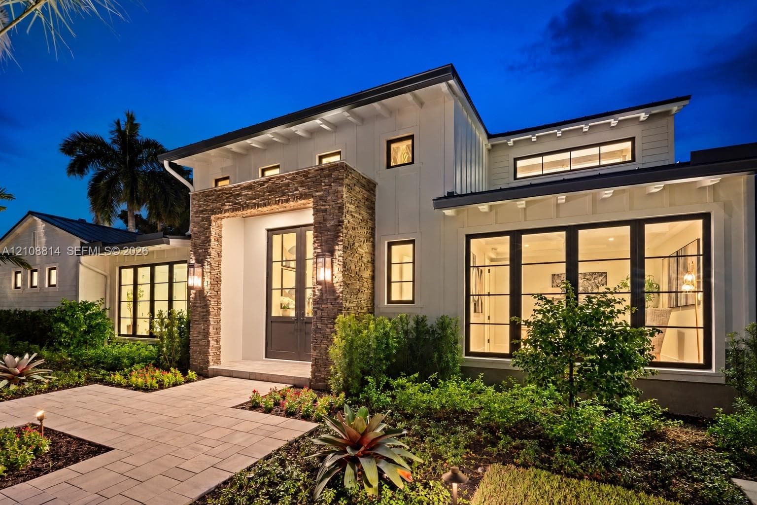 801 NE Orchid Bay Dr photo 8