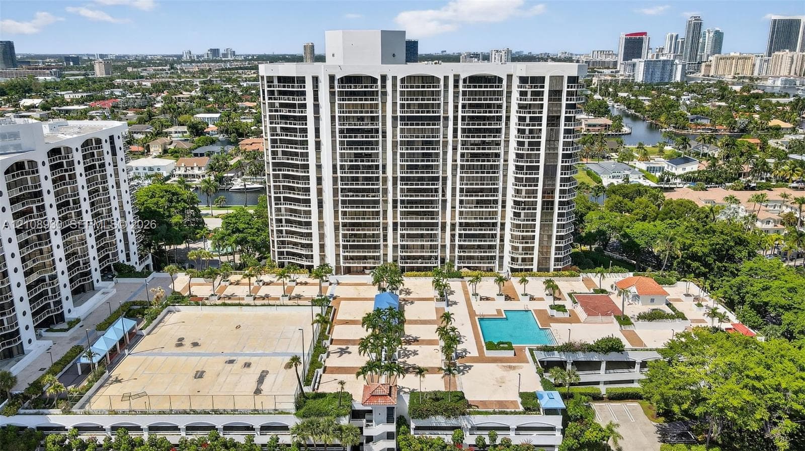 HARBORSIDE AT THE WATERWA · #410 in Aventura - Photo 28