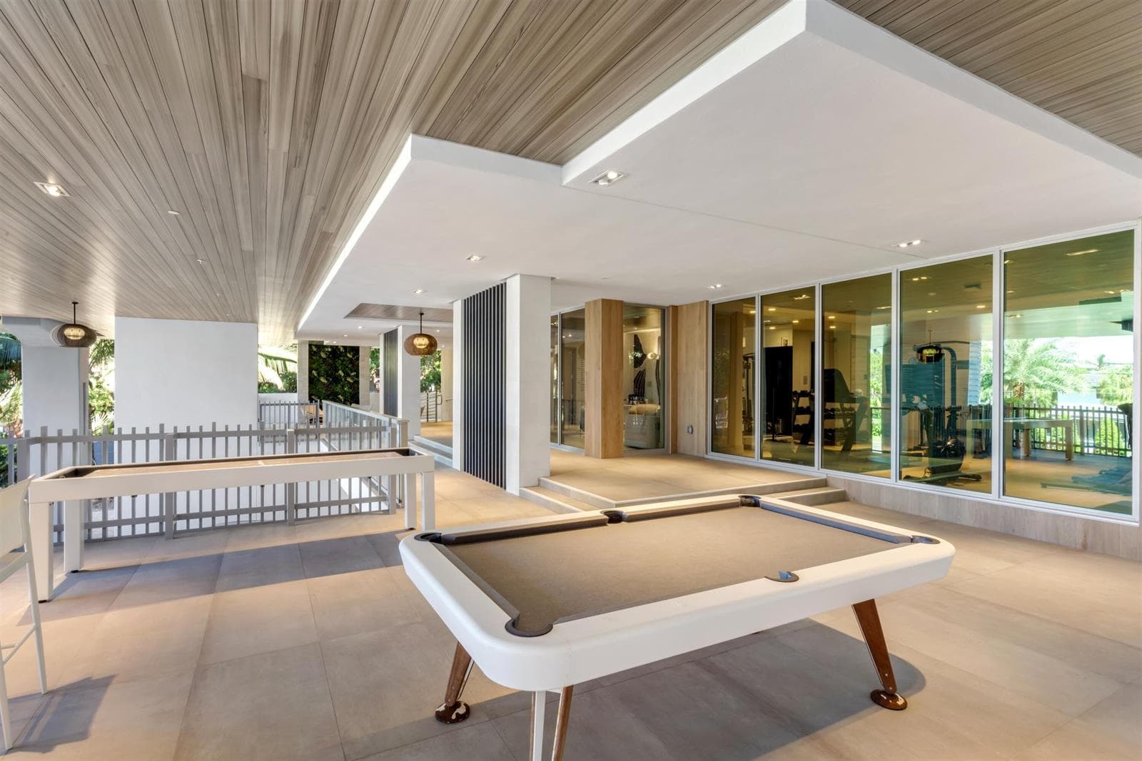 POOL_TABLE_ANGLE_COMMON_AREA