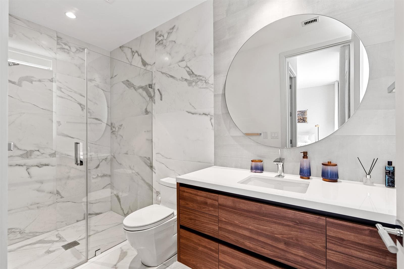 BATHROOM_1_ANGLE