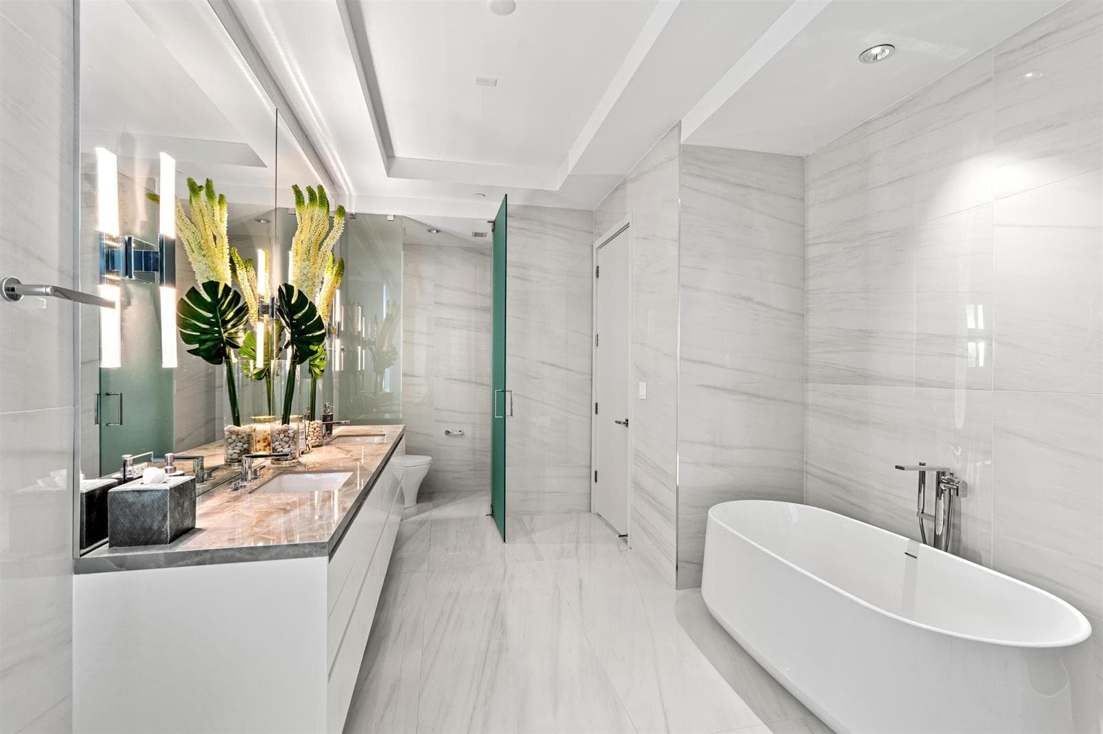 PRIMARY_BATHROOM_ANGLE_RIGHT