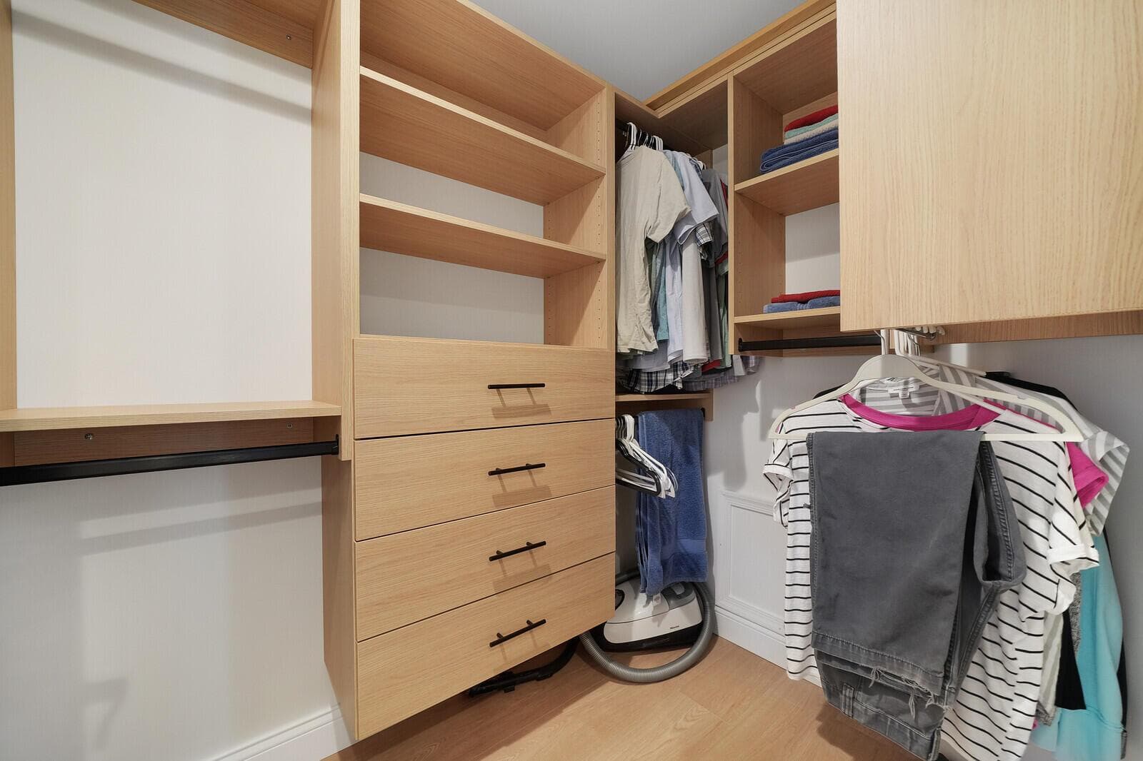 Walk in closet