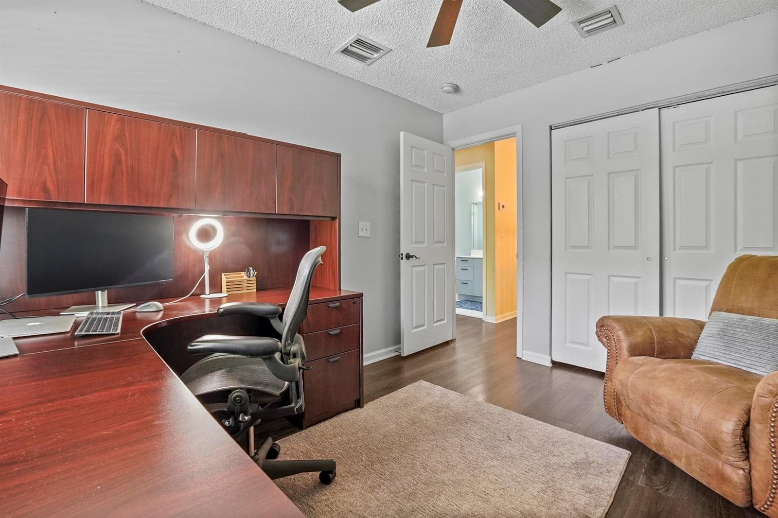 26 office 02