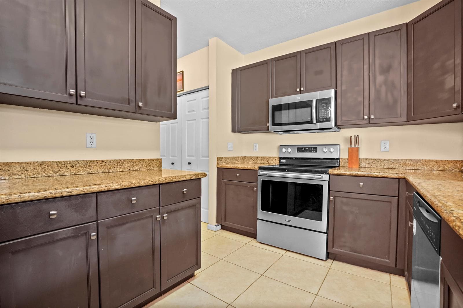 11 Kitchen 05