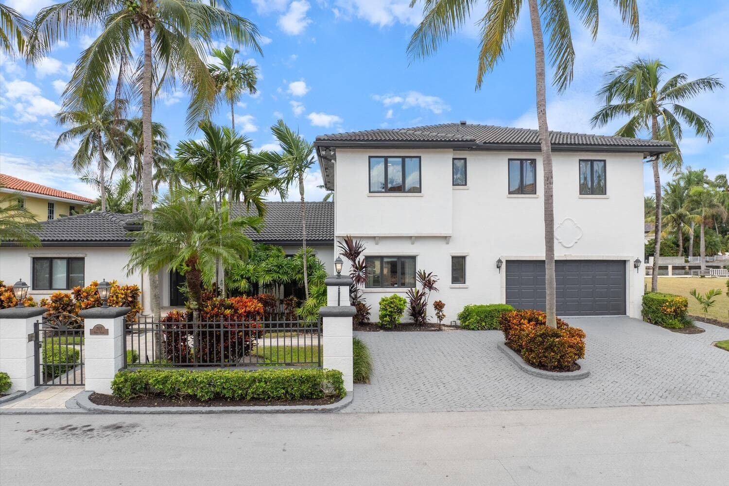 02-703 Royal Plaza Drive Ft. Lauderdale,
