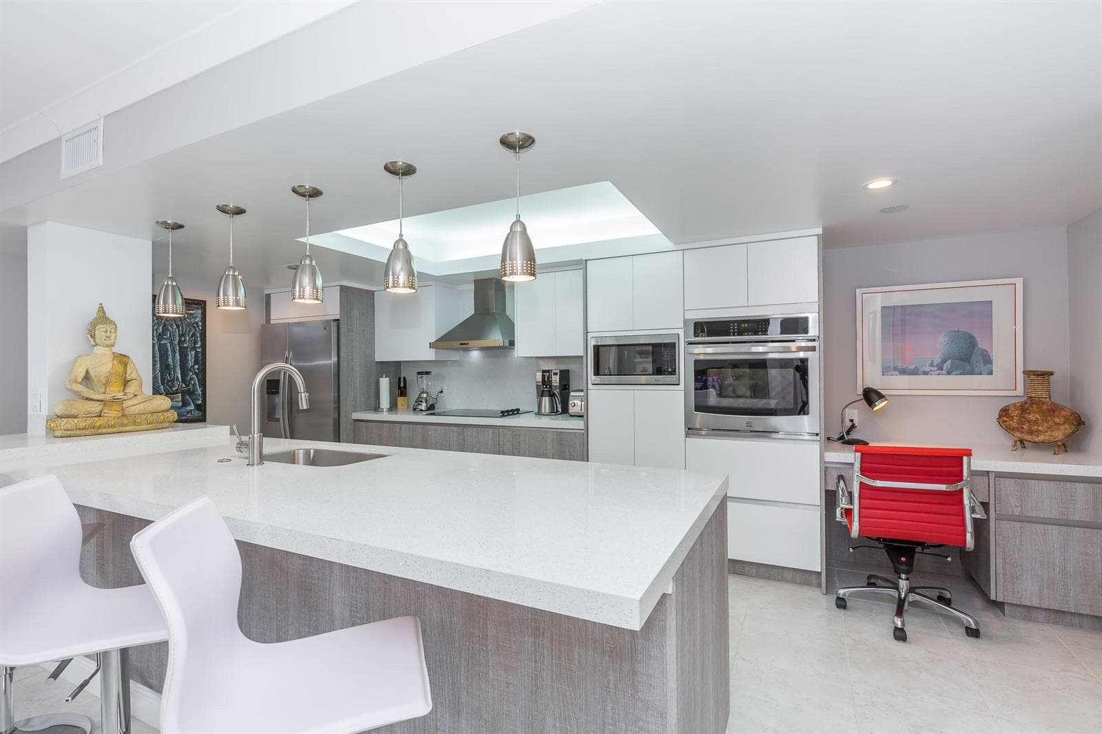 2455 Lindell Boulevard #3304