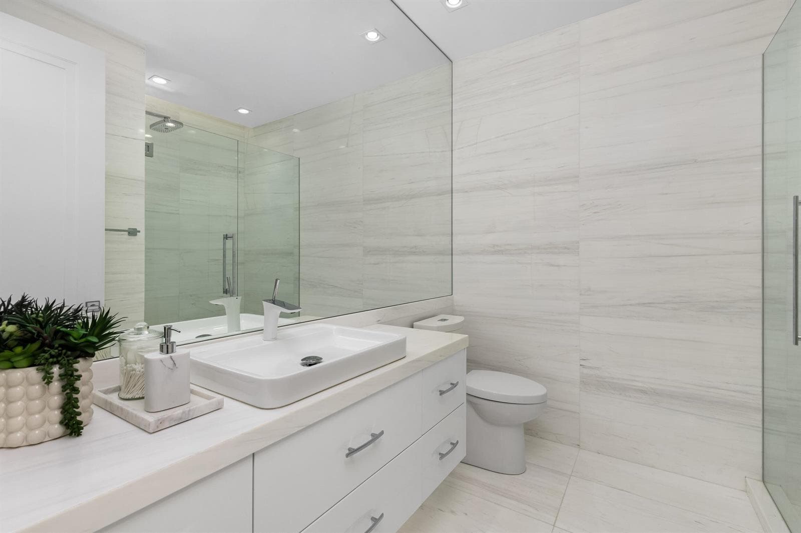 33 - Guest Bath 2