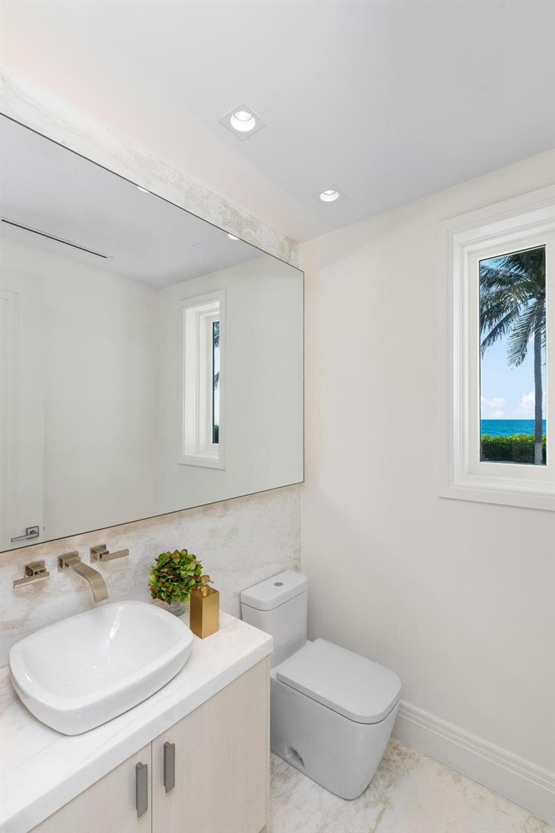 38 - Powder Room 1