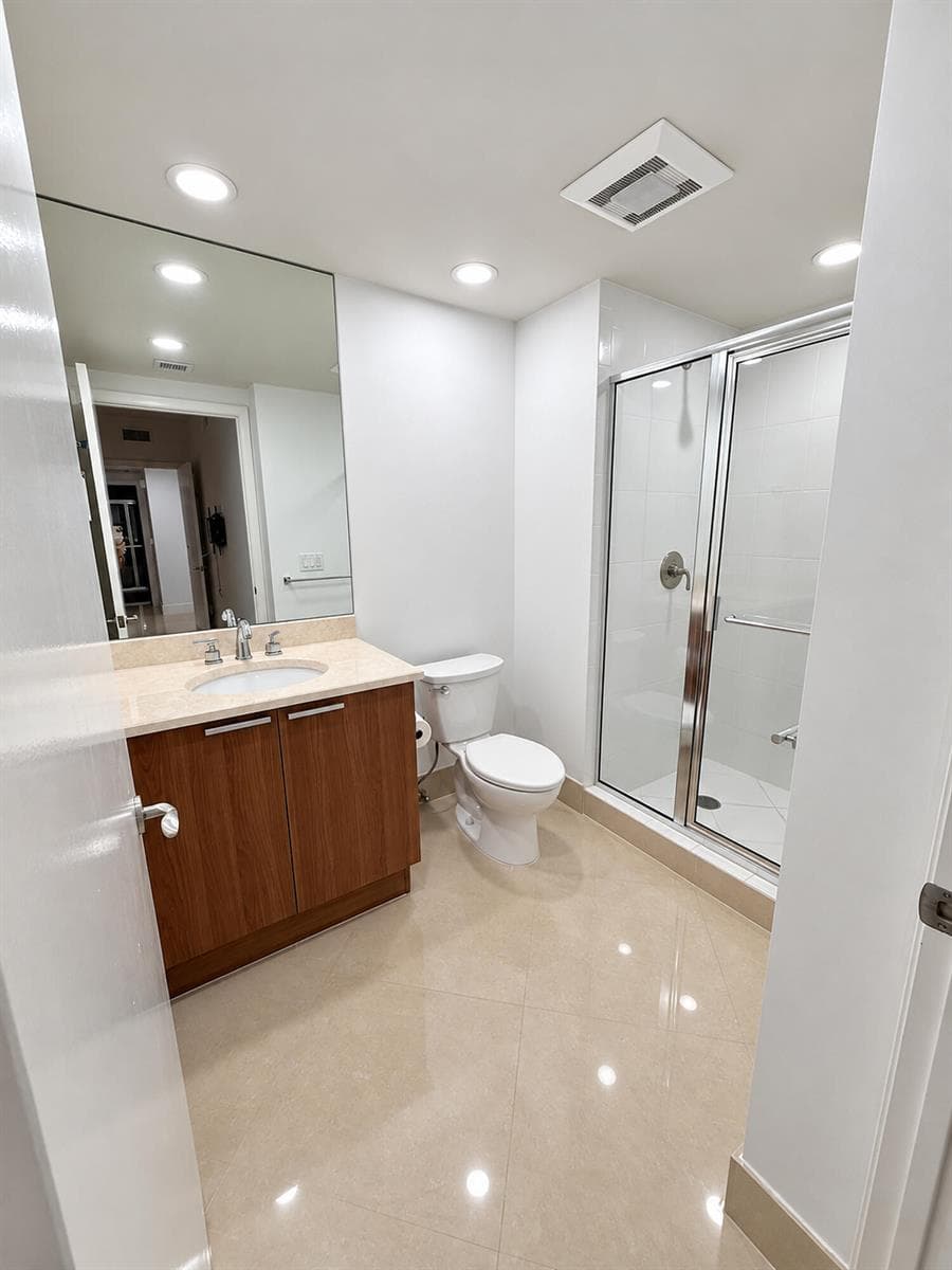 GUEST BEDROOMS PRIVATE BATH