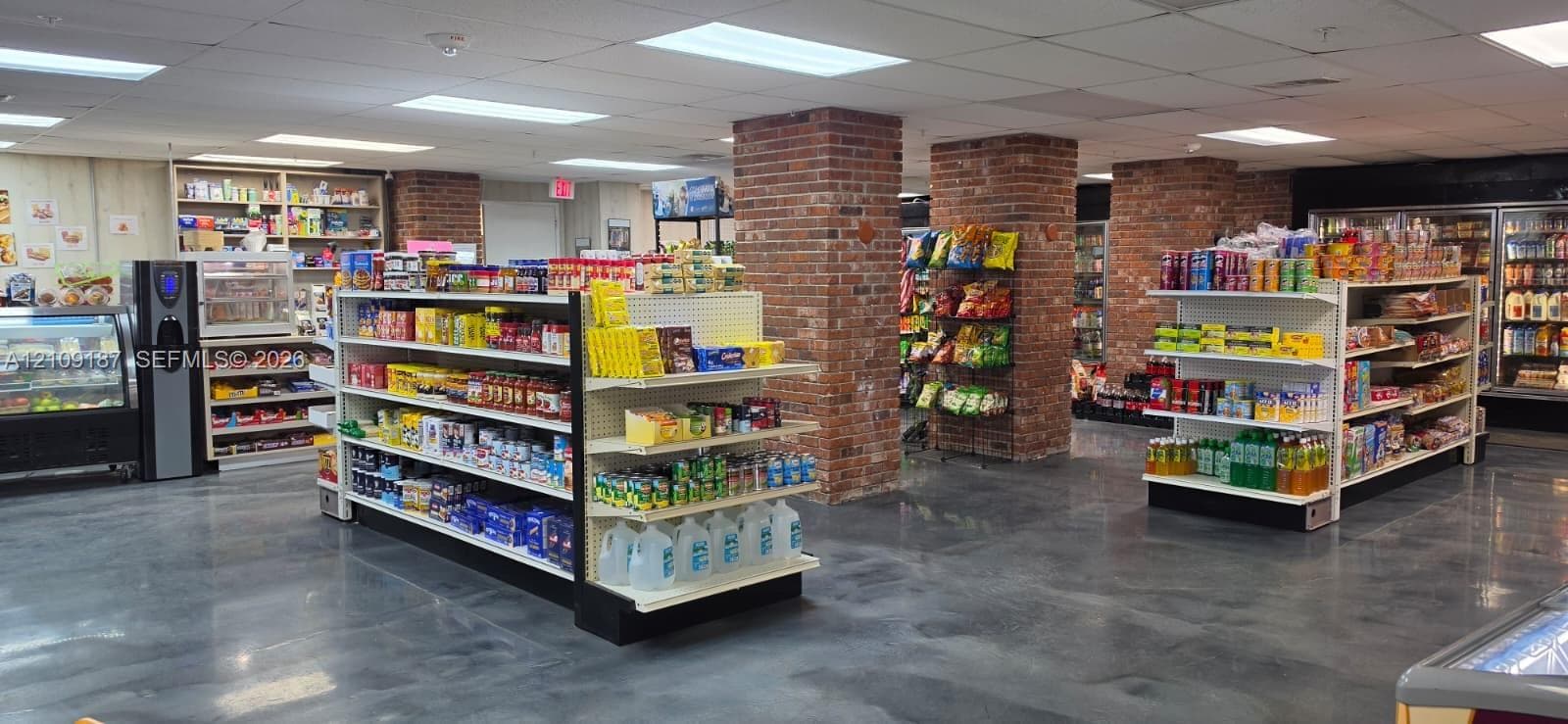 In-buidig convenient Mini Market