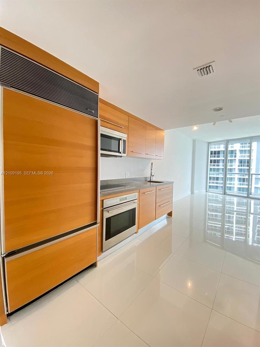 Icon Brickell II · #4408 in Miami - Photo 12
