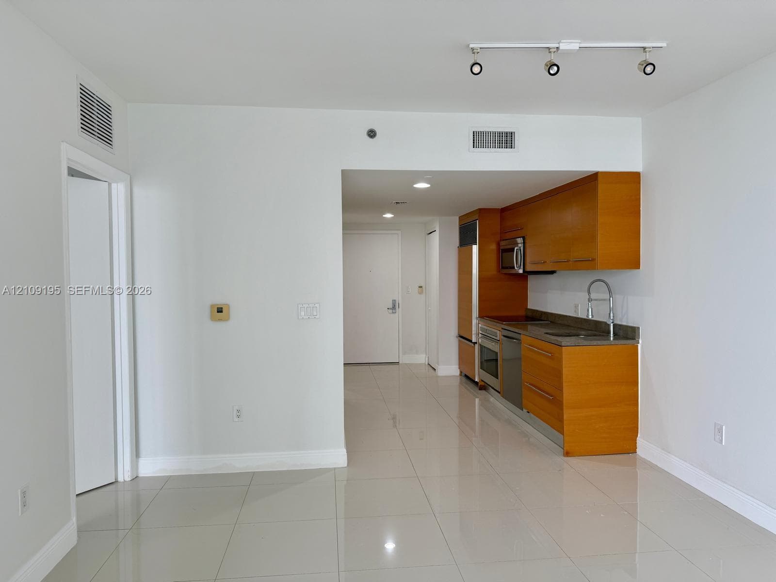 Icon Brickell II · #4408 in Miami - Photo 5