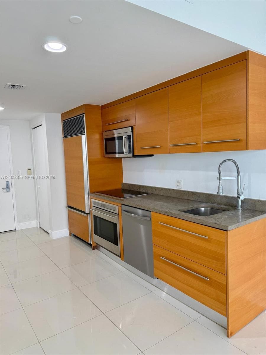 Icon Brickell II · #4408 in Miami - Photo 4