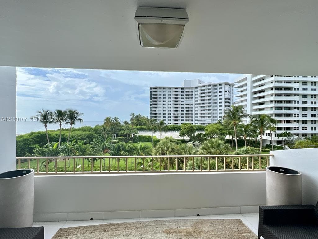 Commodore Club East · #405 in Key Biscayne - Photo 2