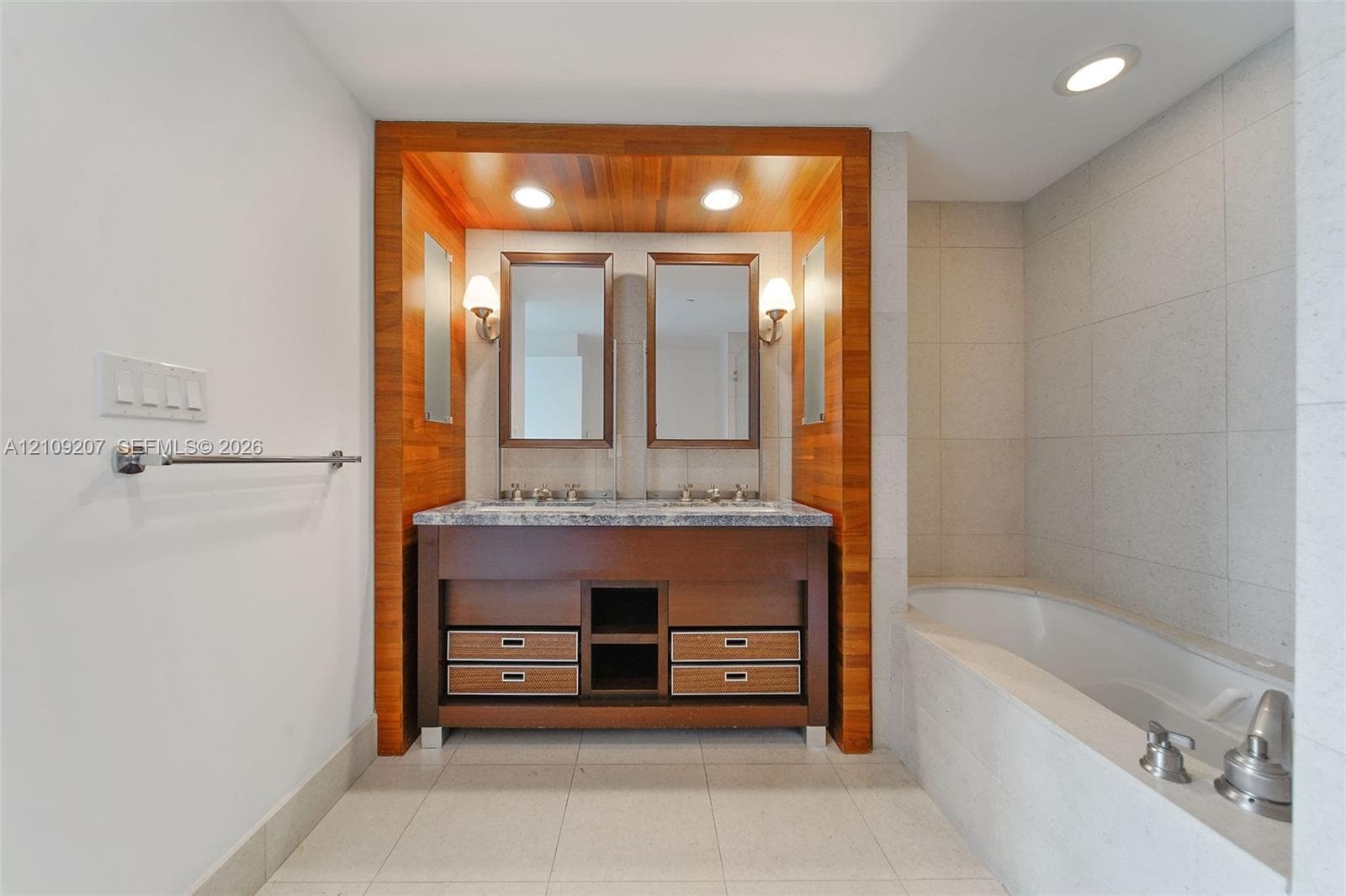 Carillon Miami Beach · #1101 in Miami Beach - Photo 12