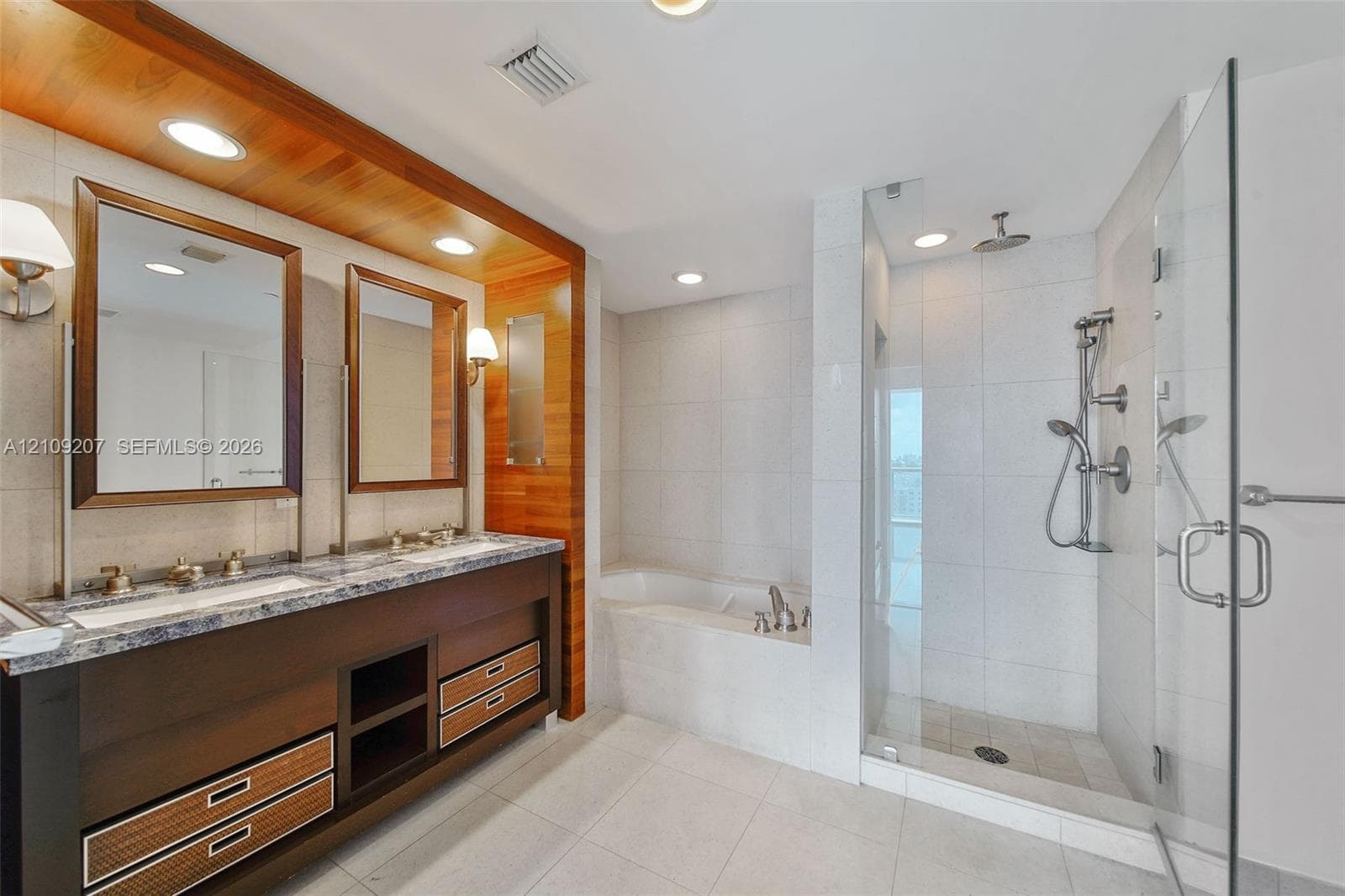 Carillon Miami Beach · #1101 in Miami Beach - Photo 11