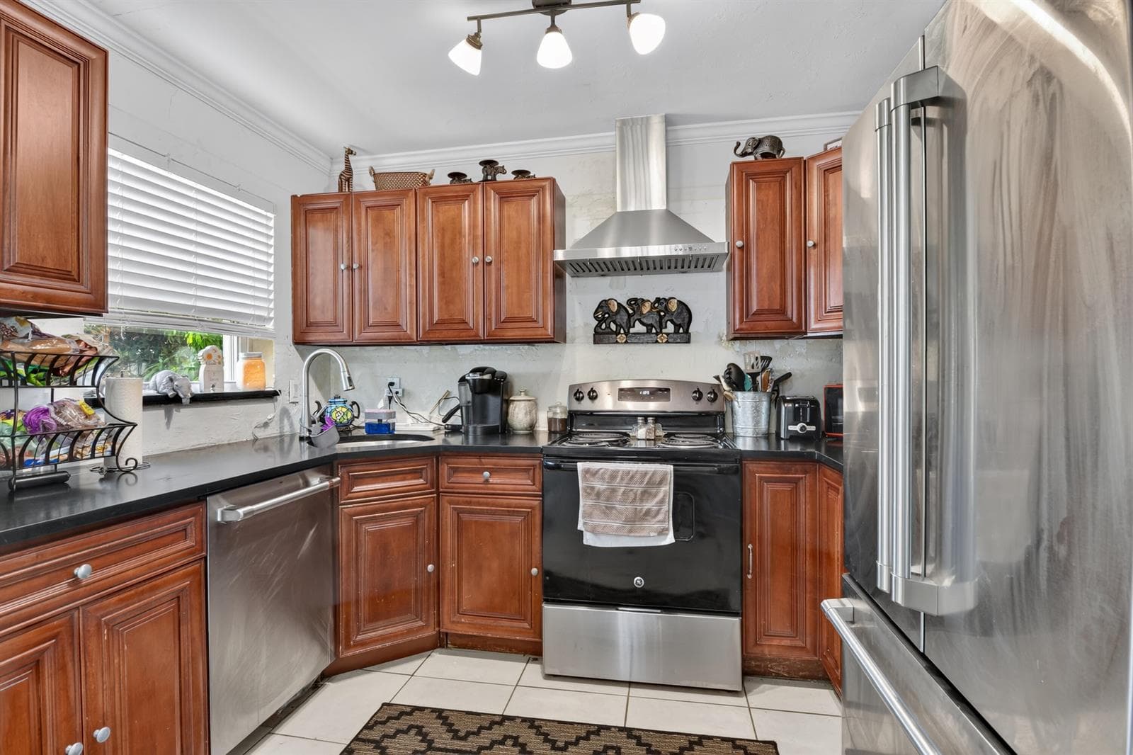 13-1335-Wellington-St-12