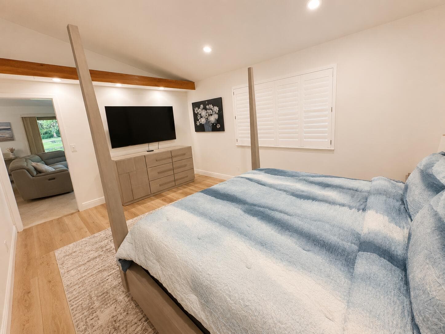 908 Club Drive
