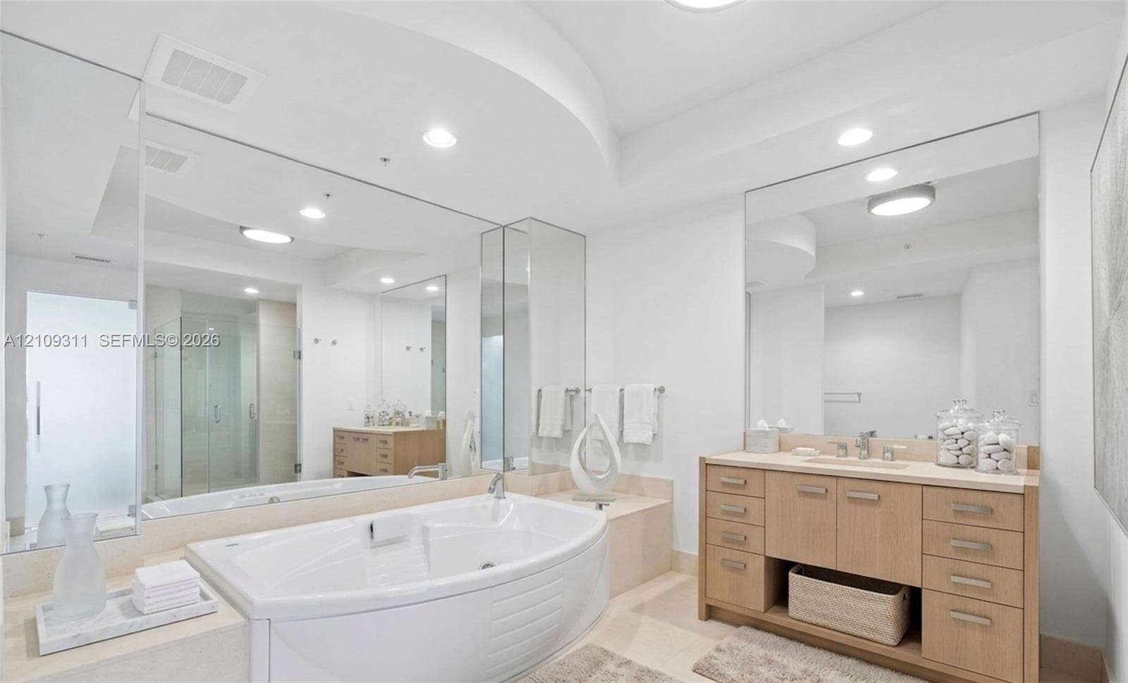 Trump Royale · #709 in Sunny Isles Beach - Photo 7
