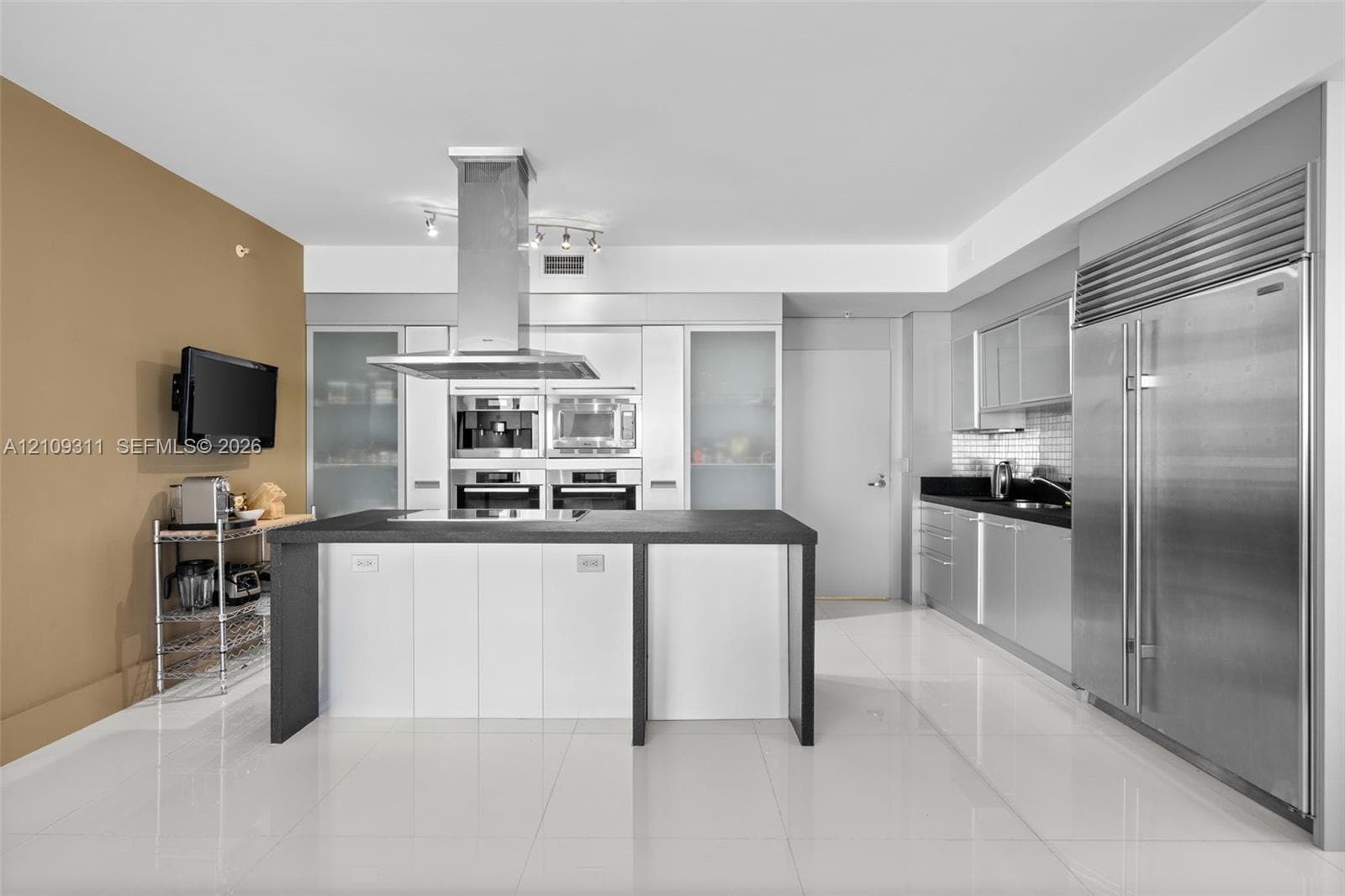 Trump Royale · #709 in Sunny Isles Beach - Photo 11