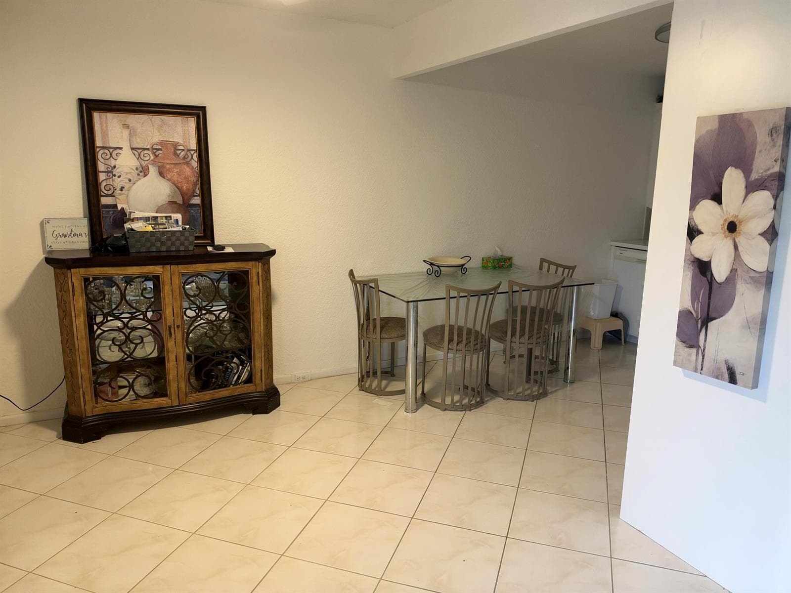 4046 Ainslie C-dining