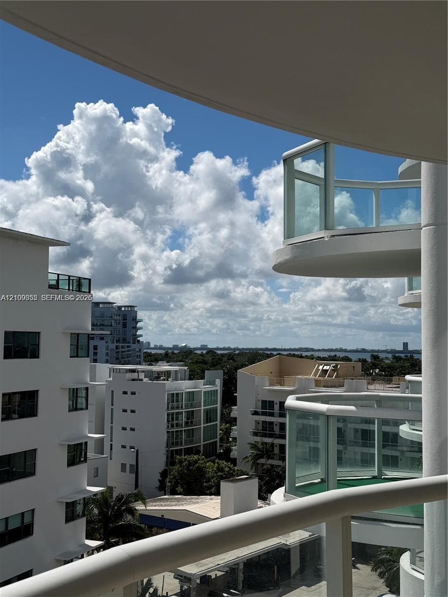 Akoya · #906 in Miami Beach - Photo 16