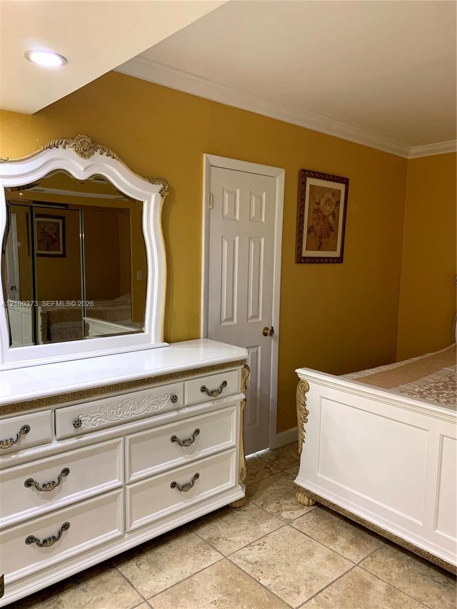Tile flooring, crown molding, and recessed lighting