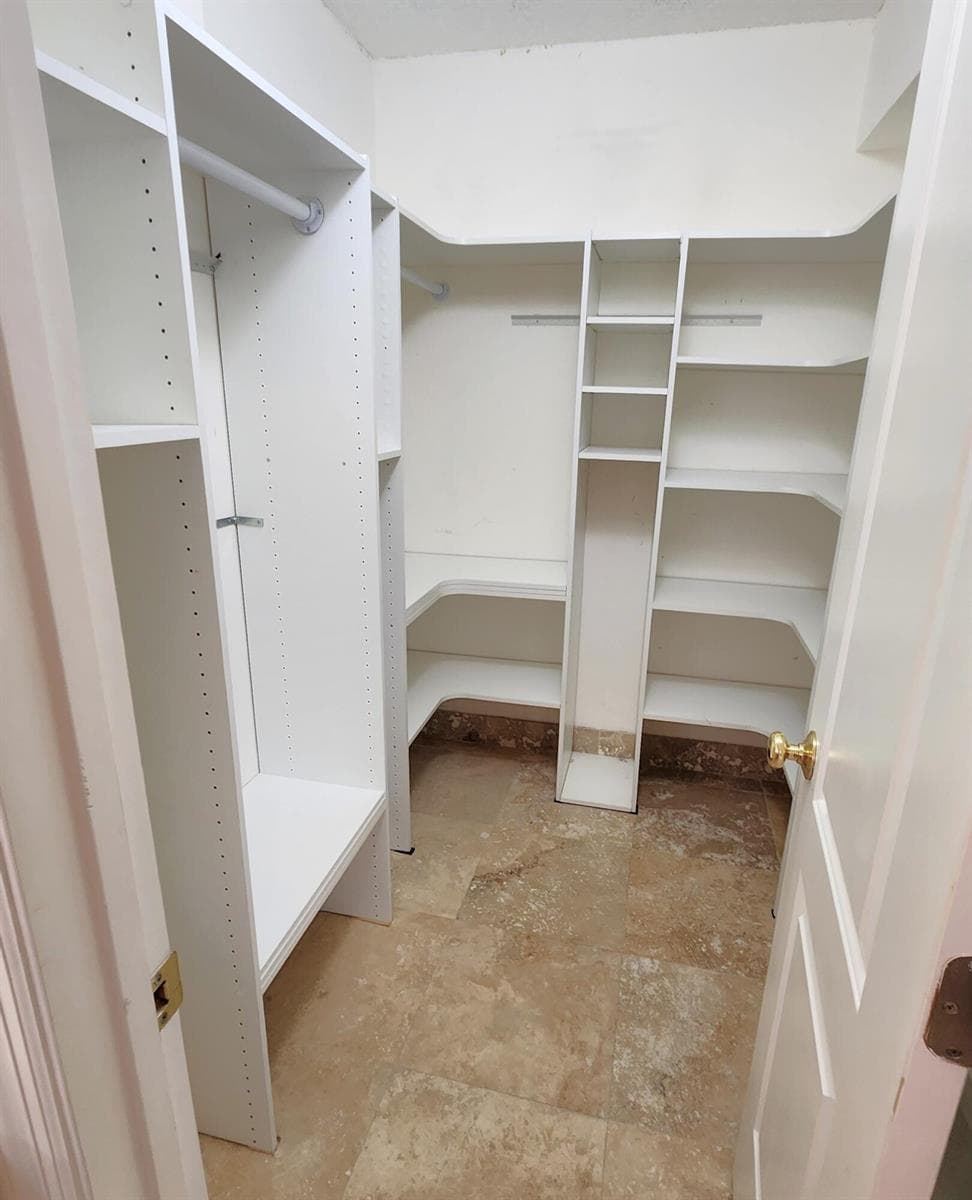 walk in closet