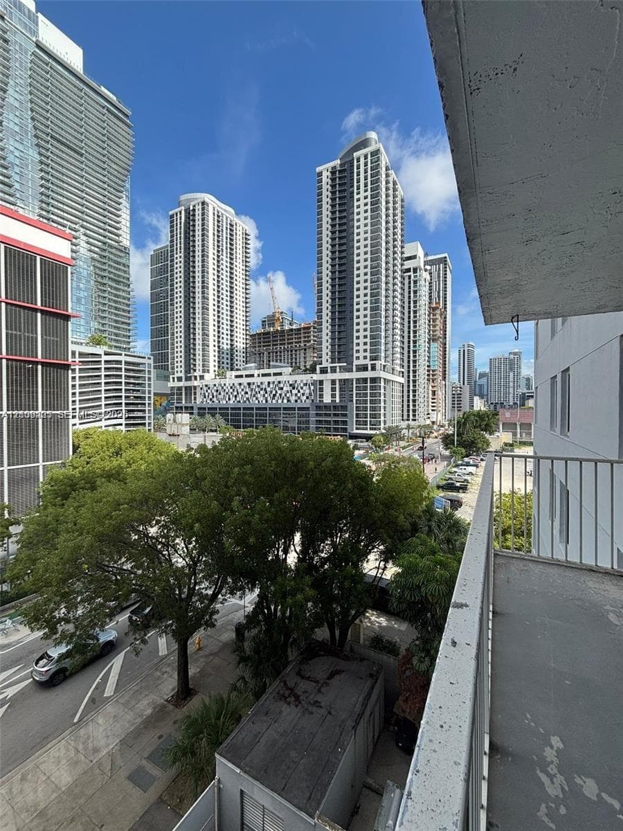 MADISON DOWNTOWN CONDO · #E-605 in Miami - Photo 10