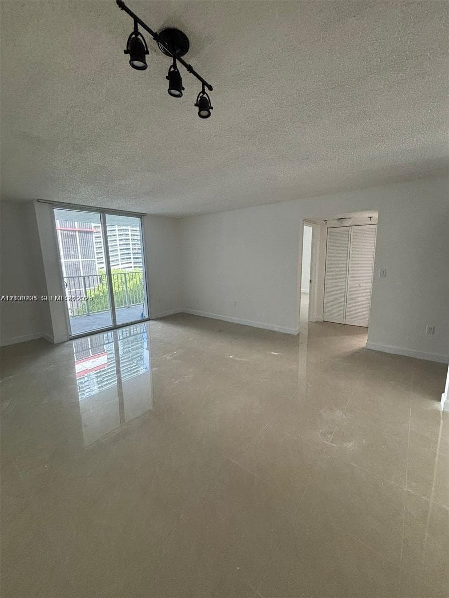 MADISON DOWNTOWN CONDO · #E-605 in Miami - Photo 4