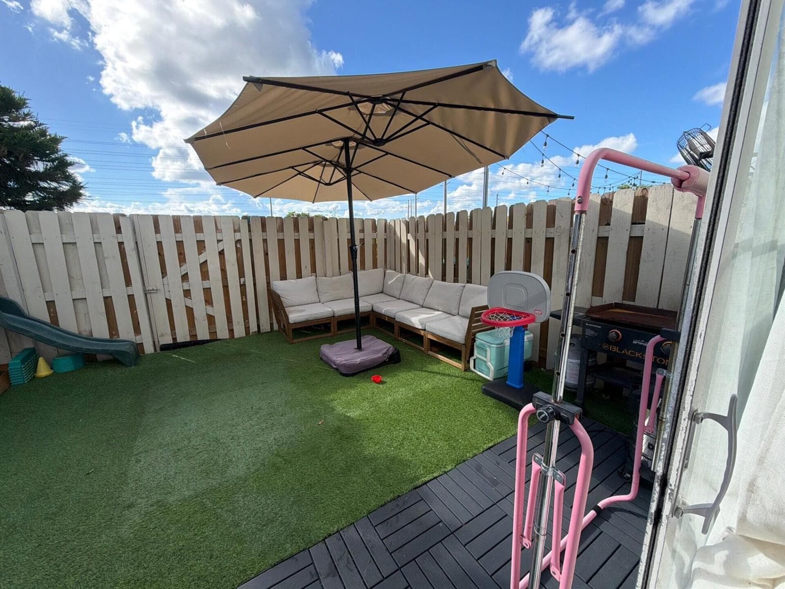 Outdoor Area - 7373