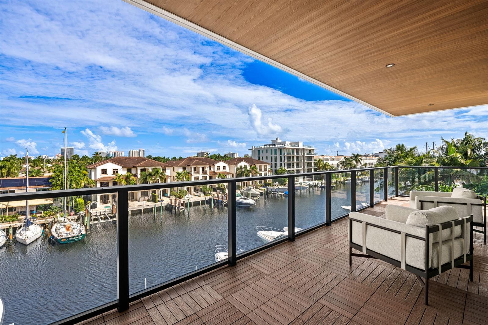 Primary terrace w/ NewTechWood