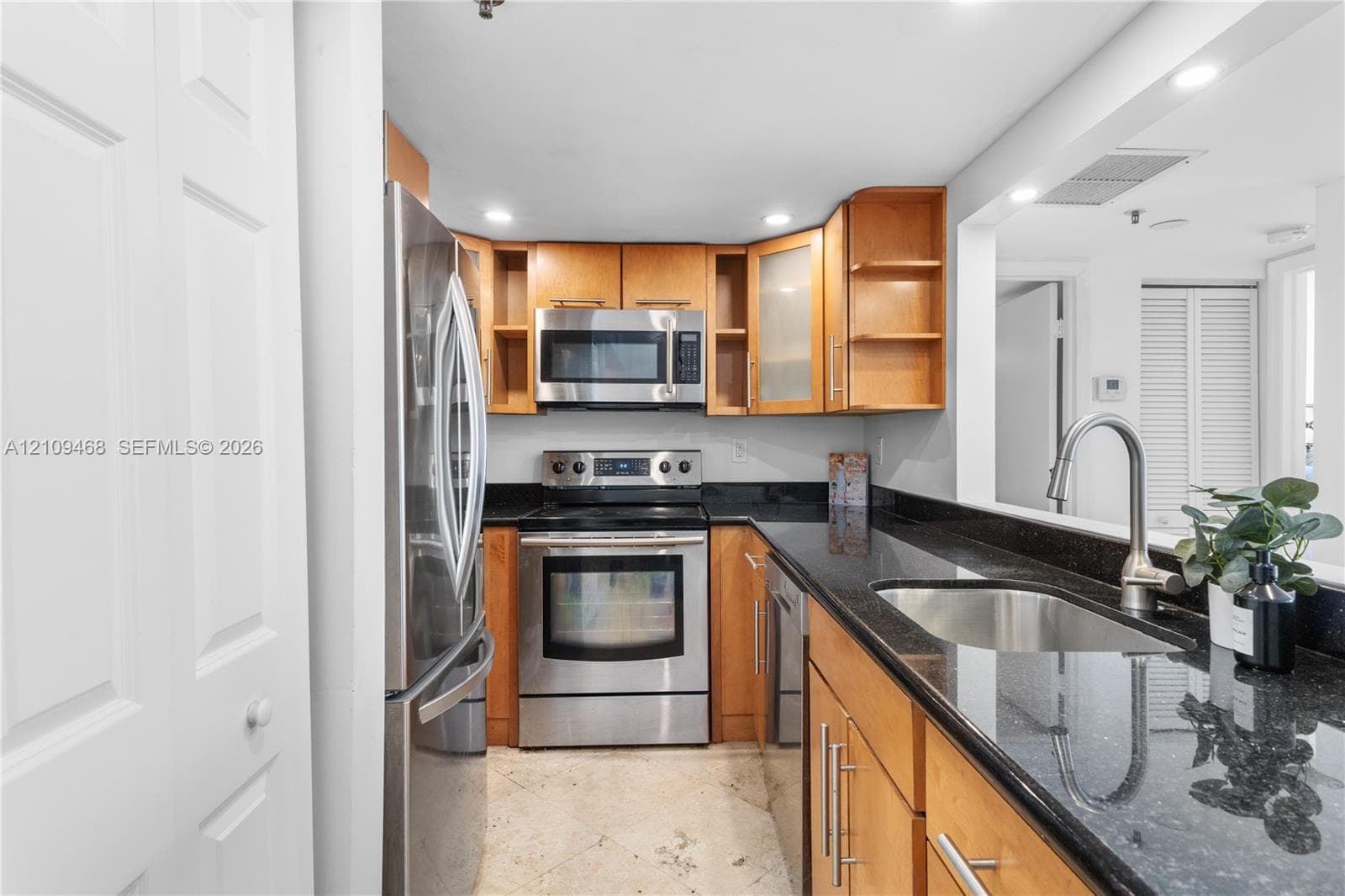BAYVIEW PLAZA CONDO · #906 in Miami Beach - Photo 8