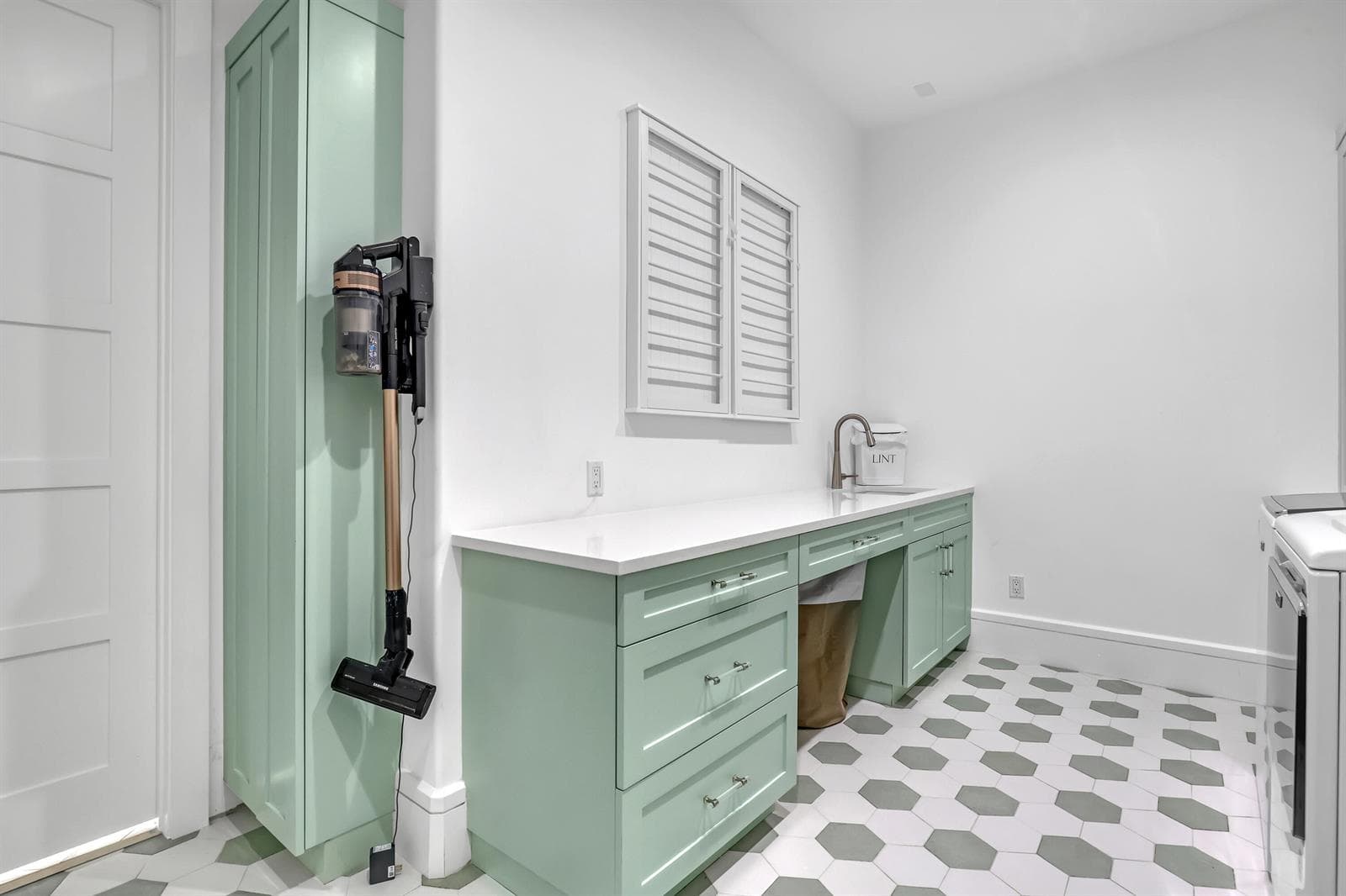 2338 Flamingo (35)