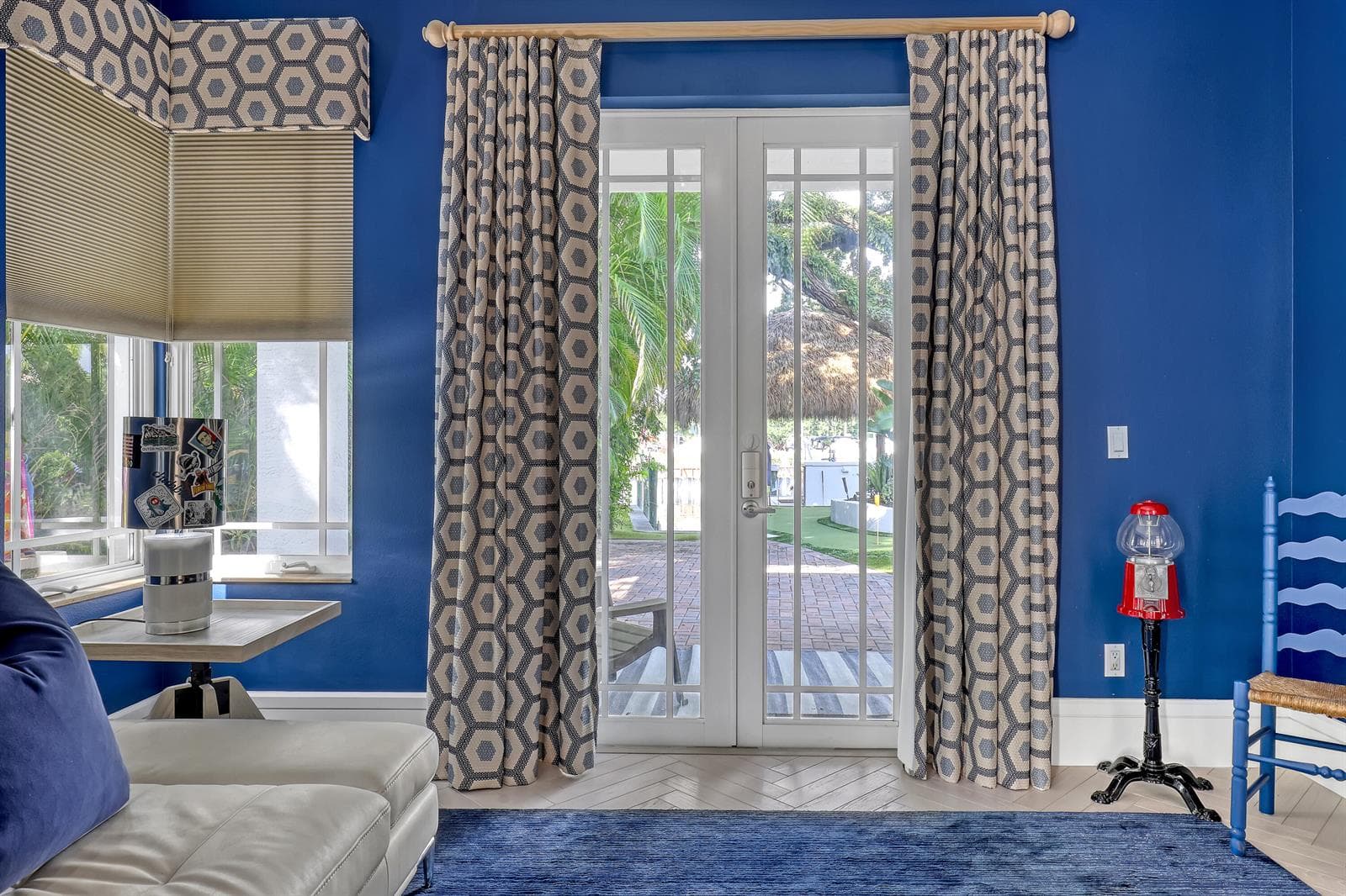 2338 Flamingo (82)