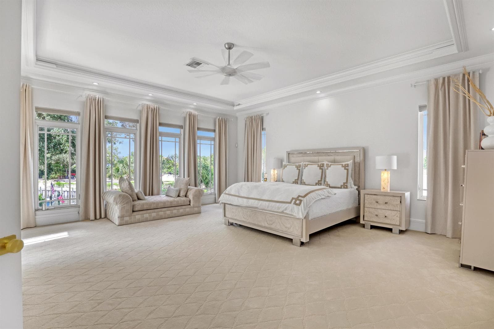 2338 Flamingo (44)
