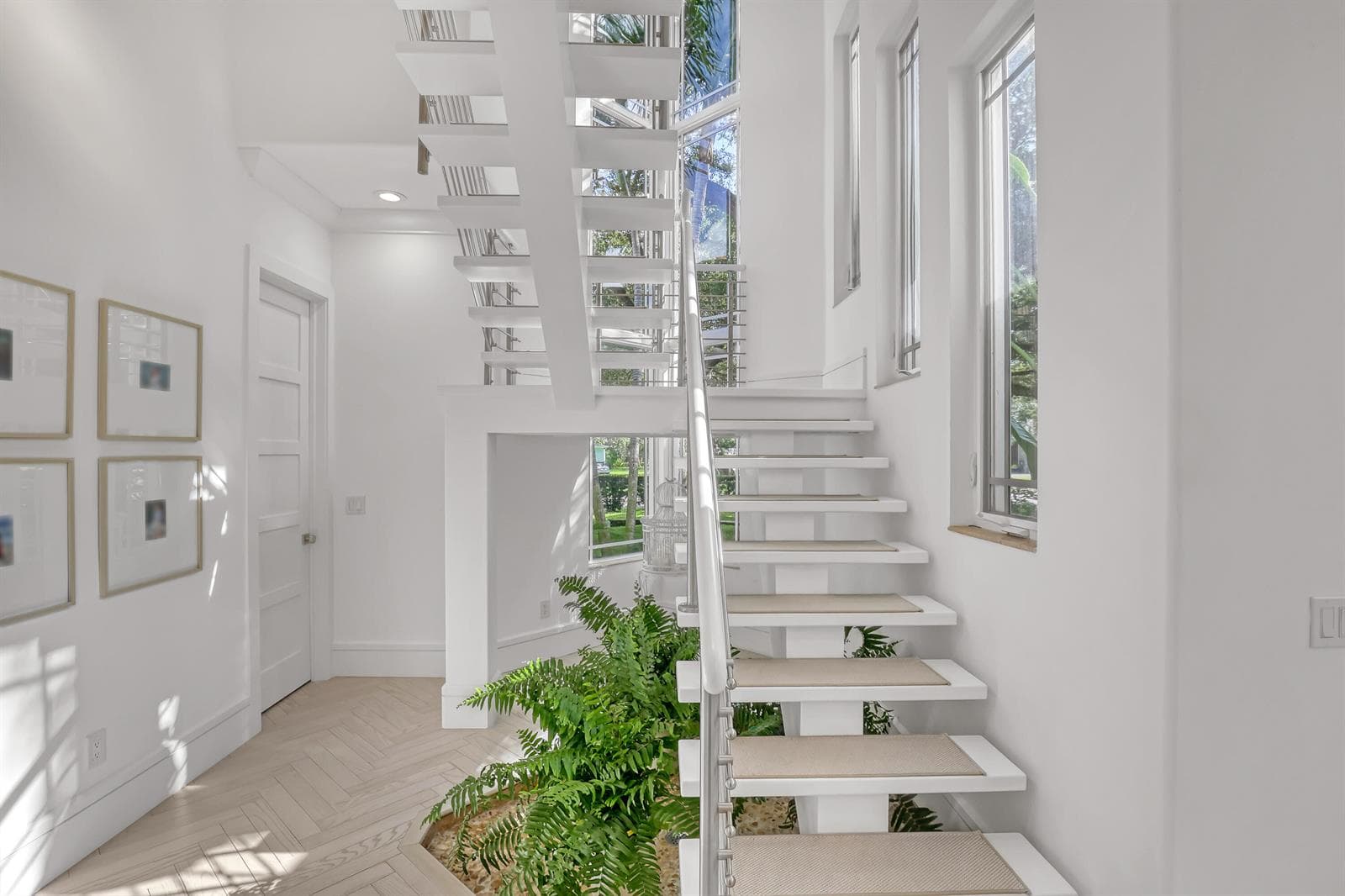 2338 Flamingo (38)