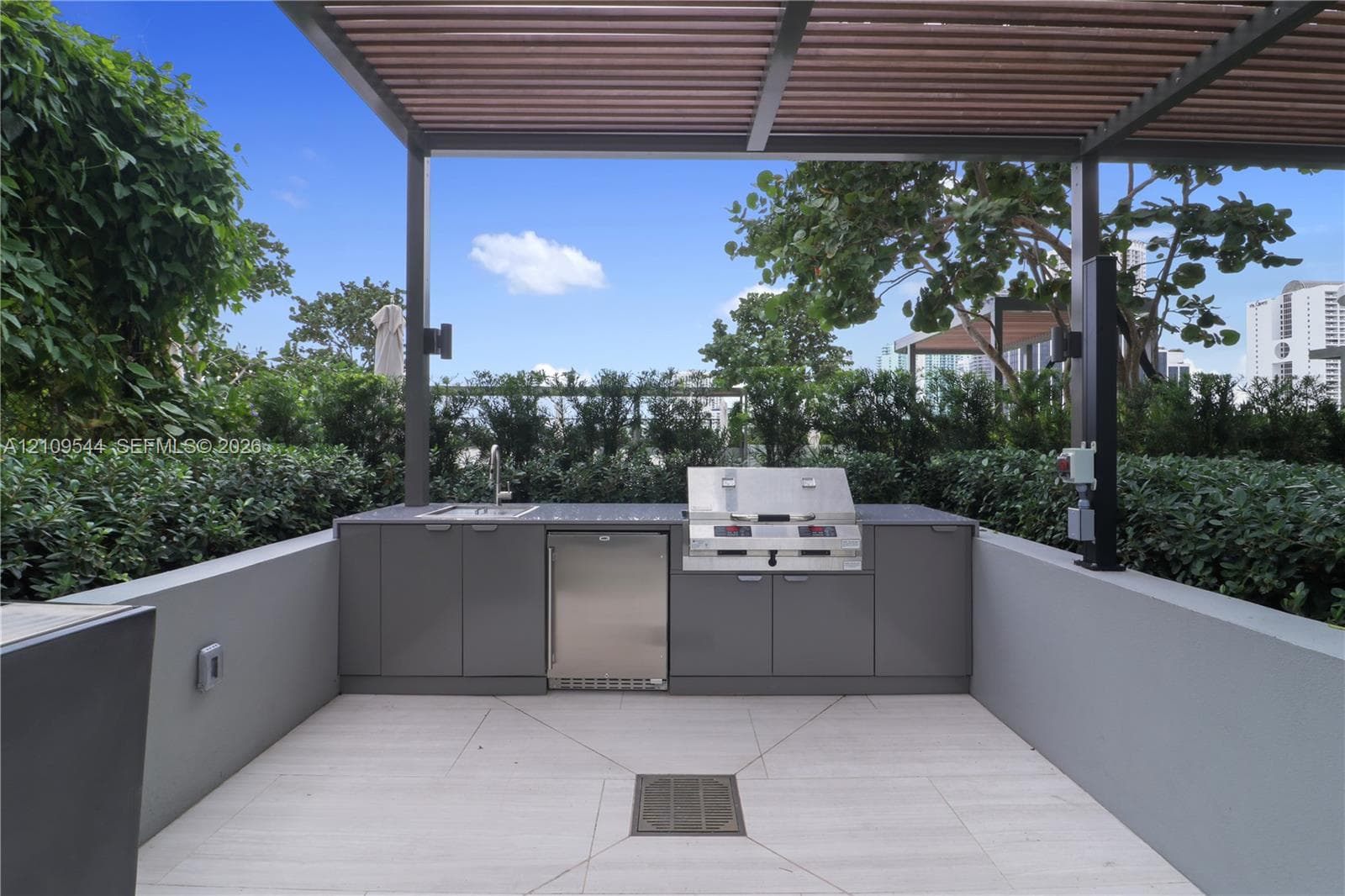 11th Floor amenity area, BBQ