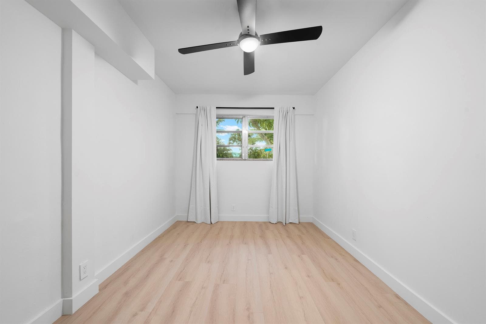 1ST BEDROOM