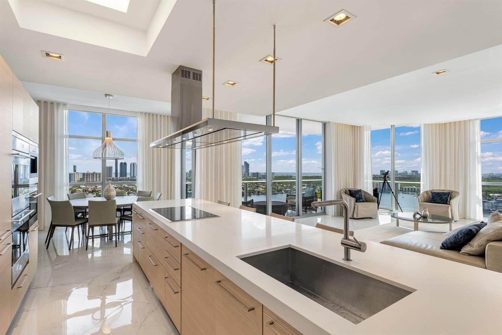 17301 Biscayne Blvd_1oakstudios_02