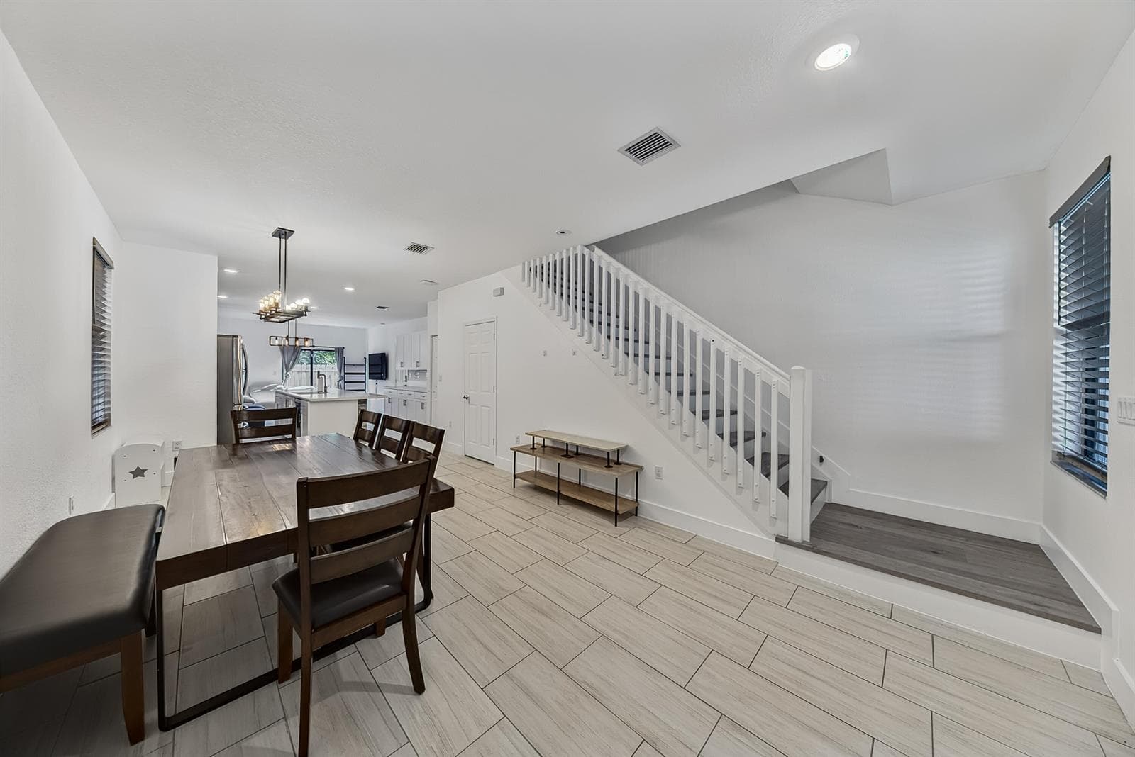 Entry/Dining